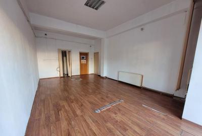 Inchiriere spa?iu comercial, vizavi de gara Inchiriere spa?iu comercial, vizavi de gara - 4