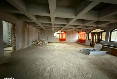 Casă cu Teren 2040 Mp în Central - 2