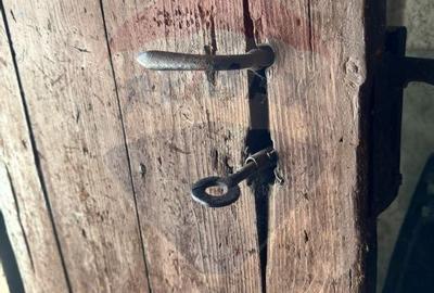 Casa boiereasca cu istorie, teren generos si iesire la Raul Targului - 13