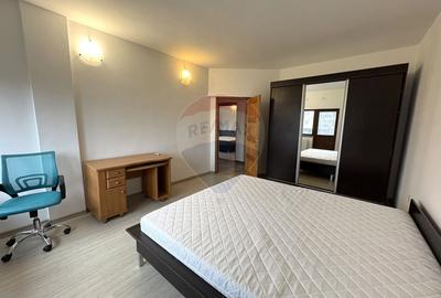 Casă / Vilă cu 5 camere de închiriat în zona Palazu Mare - 10