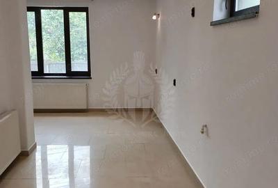 Casă cu Teren 350 Mp în Central - 2