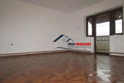 1,4 km de Oras! Vanzare Vila P+E+M in Targoviste - Exterior nord - 9