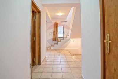 Casă cu 6 camere cu Teren 608 Mp în Central - 11