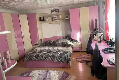 Casa de vanzare in Pucioasa cartier Micule?ti - 2