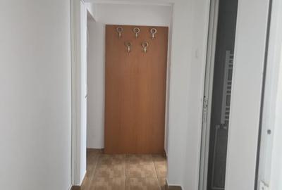 Năvodari -Liceul Lazăr Erdeleanu -3 camere-centrală gaze- termen lung -400 euro - 12