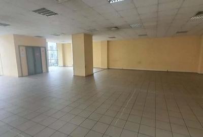 Spațiu comercial, de 185 mp, în Central - 1