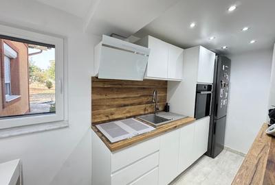 Casa la sol cu 3 camere, 933 mp teren, Valu lui Traian - 10