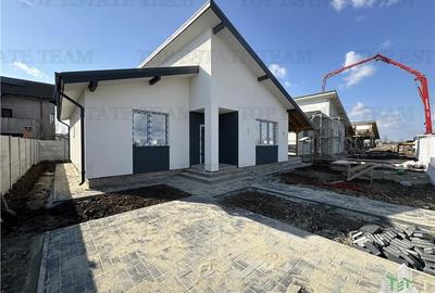 Vila cocheta cu 3 camere, dormitor matrimonall,  incalzire in pardoseala, terasa