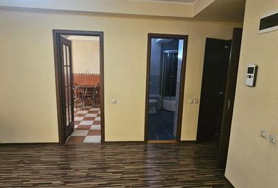 Spațiu comercial, de 902 mp, în Central - 1