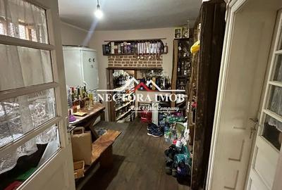 Casă cu 5 camere cu Teren 2300 Mp în Pocola - 2