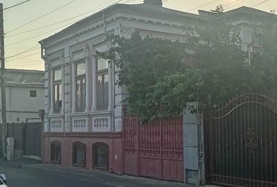 Casă cu 4 camere decomandat în Central - 2