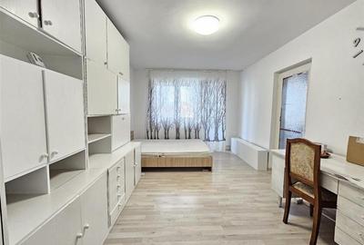 Apartament cu 4 camere decomandat în 7 Noiembrie
