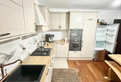 Casă cu 7 camere cu Teren 1800 Mp în Central - 7