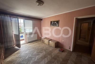 Apartament de vanzare 3 camere 50 mp utili zona Mihai Viteazul - 2