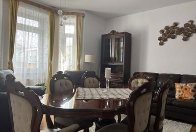 Casă cu 4 camere în Centrul Civic - 1