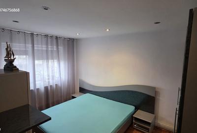 Apartament cu 3 camere decomandat în Micro 6 - 9