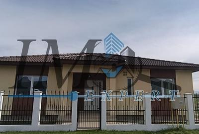 Casă individuală cu 4 camere cu Canalizare în Micești - 1
