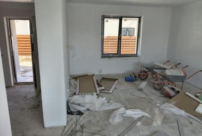 Casă cu 4 camere cu Canalizare în Central - 18