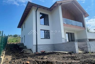 Casa individuala cu suprafata generoasa, teren mare si priveliste placuta ! - 1