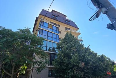 Apartament cu 3 camere semidecomandat, mobilat în Mihai Bravu