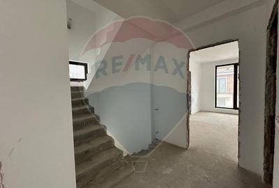 DE VANZARE Casa / Vila 5 camere in Otopeni McDonalds - 13