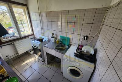 Timisoara Cetatii. Etaj 1. Centrala proprie. 4 camere transformat in 3 camere decomandat - 2