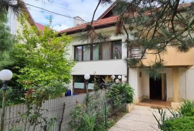 Casă cu 7 camere cu Piscina în Săftica - 11