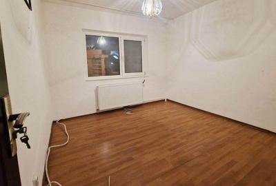 Apartament 3 camere parter zona 2 Cocosi, Micro 20