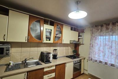Apartament cu 3 camere decomandat, mobilat în Mărăști