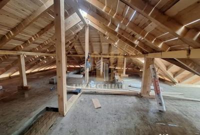 Casă cu 4 camere cu Canalizare în Sânpetru