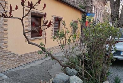 Casă cu 4 camere cu Teren 400 Mp în Central - 2