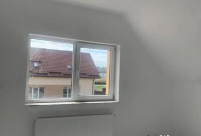 Casă cu 5 camere cu Teren 395 Mp în Malu Mare