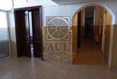 Casă individuală cu 12 camere cu Canalizare în Tineretului - 9