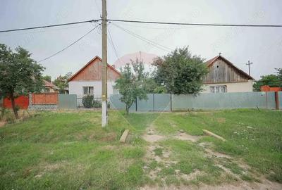 De vanzare casa cu 3 camere ?i teren 3205 mp in Sannicolau Roman