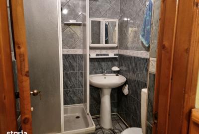 Apartament cu 4 camere decomandat în Micro 3