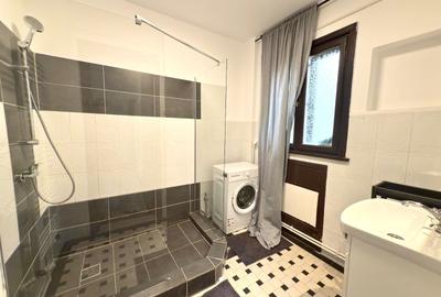 Apartament cu 5 camere decomandat, mobilat în P-ța Universității - 15