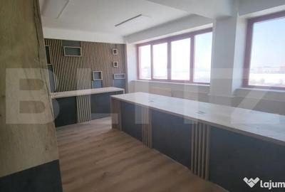 Spațiu comercial, de 130 mp, în Central - 8