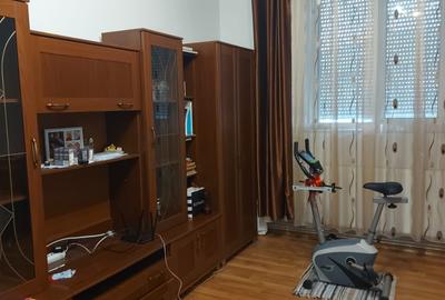 Unirii , Piata Cosbuc - 10