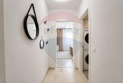Apartament cu 3 camere semidecomandat, mobilat în Tractorul - 6