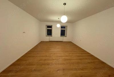 Spațiu comercial, de 70 mp, în Central - 4