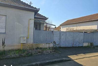 Casă cu 2 camere cu Teren 382 Mp în Botizului