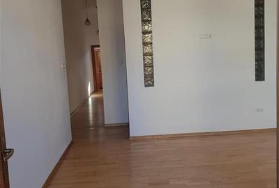 Apartament cu 3 camere semidecomandat, mobilat în Berceni - 8
