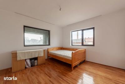 Casă cu Teren 4563 Mp în Central - 14
