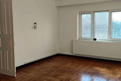 Spațiu comercial, de 100 mp, în Central