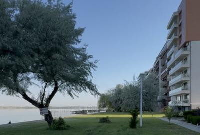 Un apartament ca o casa, cu peluza si ponton pe lac - 23