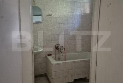 Casa, zona centrala, curte comuna - 3