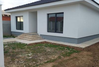 Casă cu 4 camere cu Teren 500 Mp în Central - 2