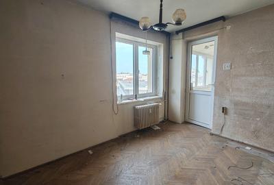 Sala Palatului 3 camere cu vedere superba nerenovat - 4