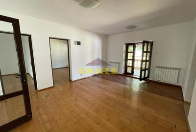 Casă individuală cu 5 camere cu Canalizare în Exterior Est - 1