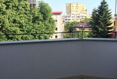 Apartament cu 5 camere decomandat în Polonă - 5